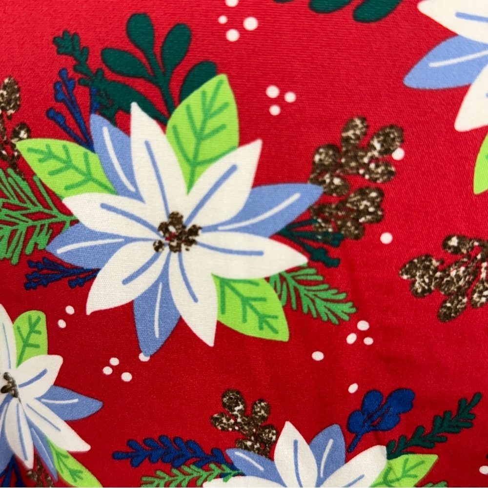 NWT Buttersoft Winter Floral Scrub Top L Red Christmas Poinsettia Scrub Uniform - Picture 5 of 6